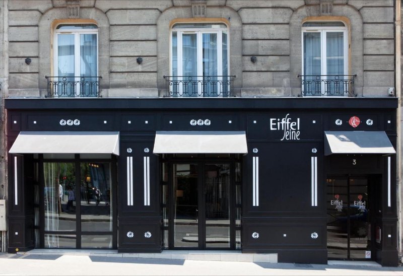 Hôtel Eiffel Seine Entrance