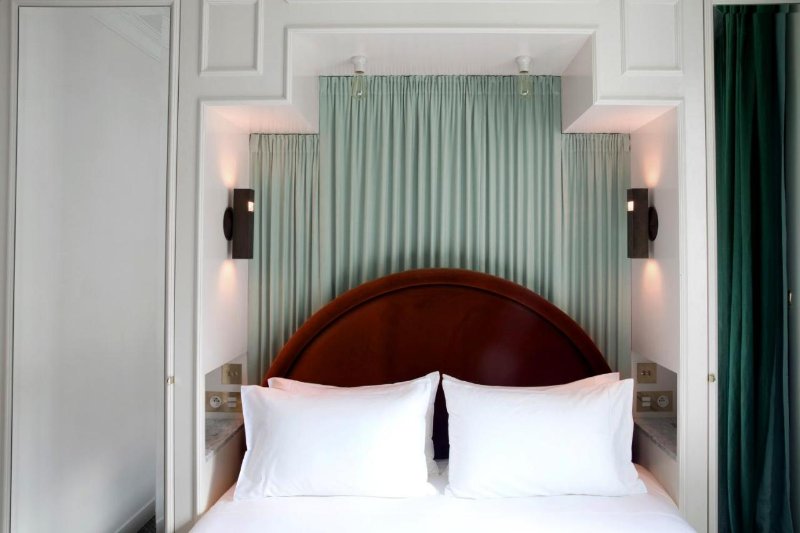 Hôtel des Grands Boulevards Headboard 