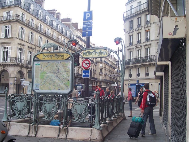 Louvre – Rivoli Metro Entrance