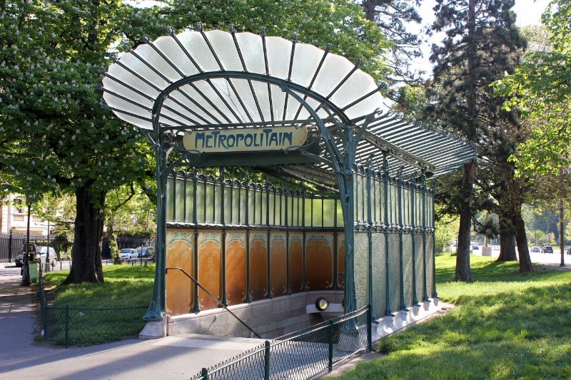 Porte Dauphine Metro Entrance