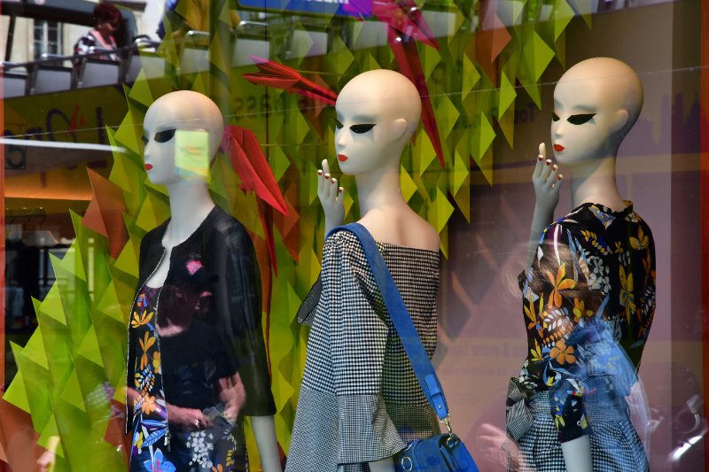 cloth shop in rue du Faubourg Saint Honore