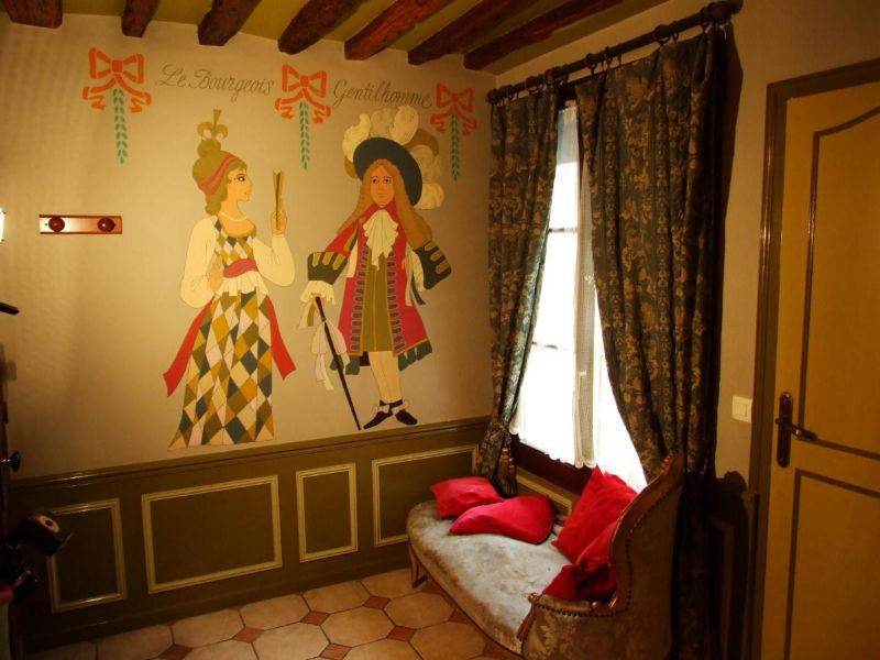 Hotel de Nesle Wall Decorations