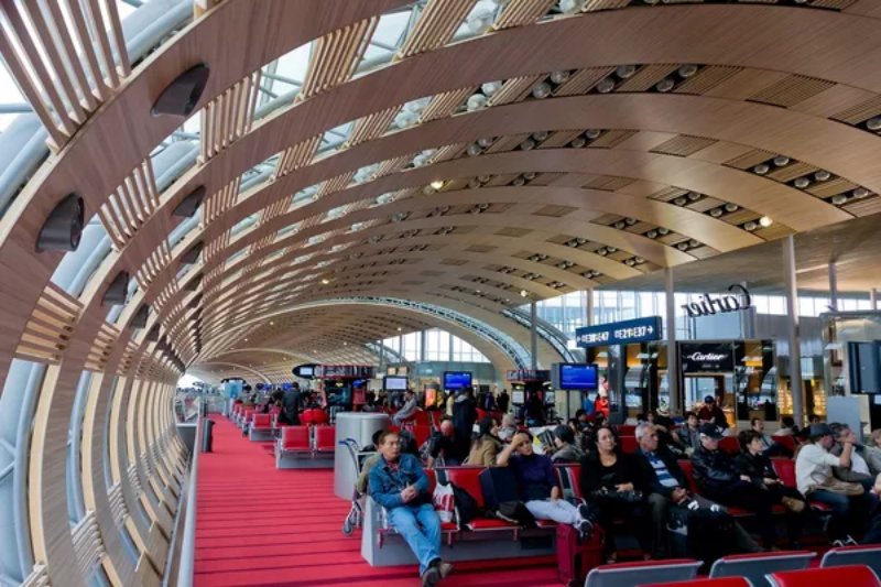 Passengers in Paris Charles de Gaulle Airport