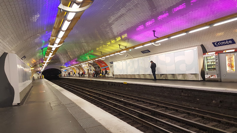 Édicule Guimard of the Crimée station