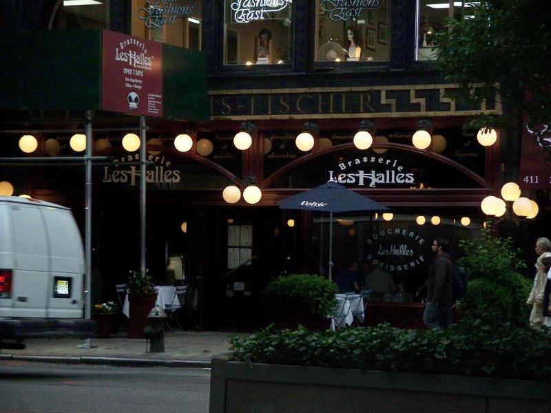 Brasserie Les Halles Store Front