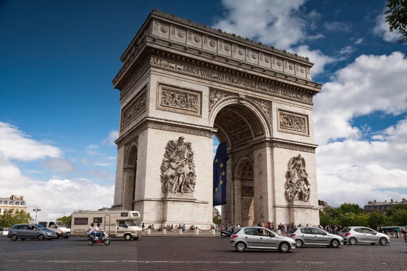 Arc de Triomphe and Skyline