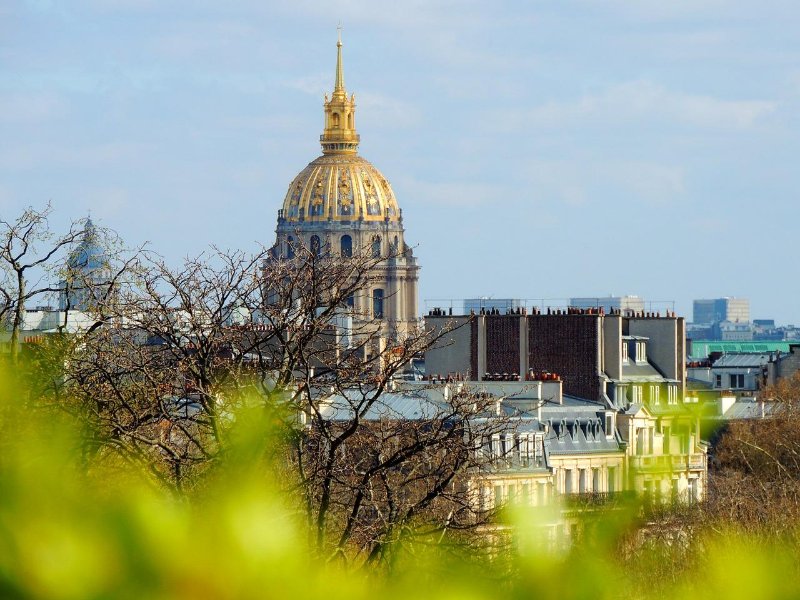 Esplanade des Invalides Building