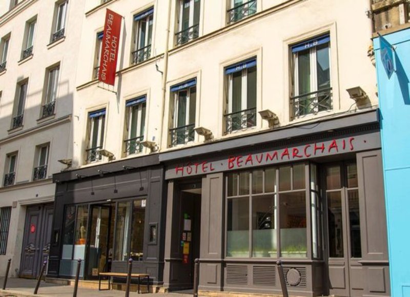 Front view of Hôtel Beaumarchais