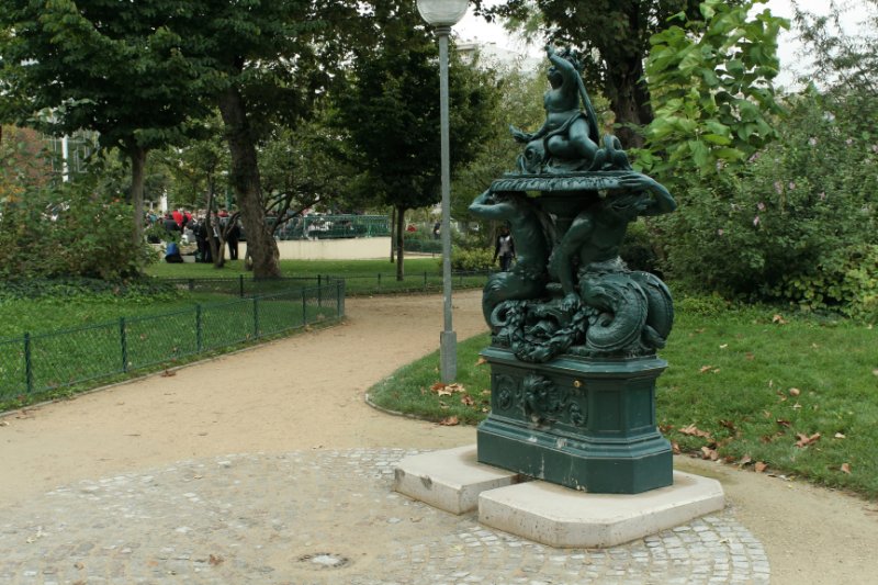 Statue in Jardin Villemin
