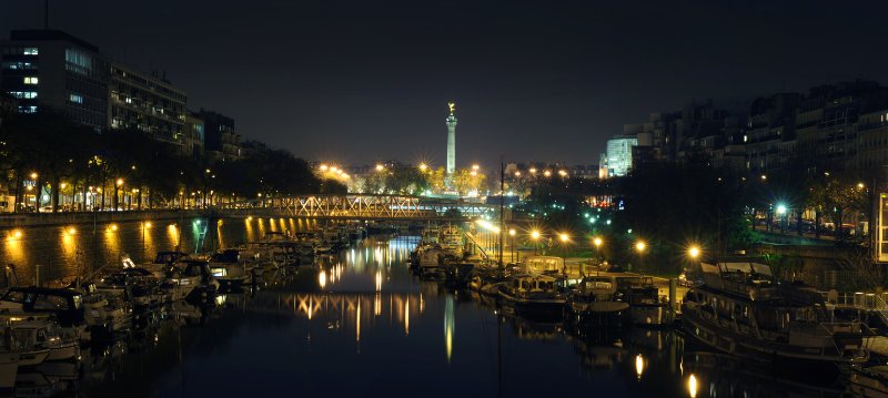 Place de la Bastille at night