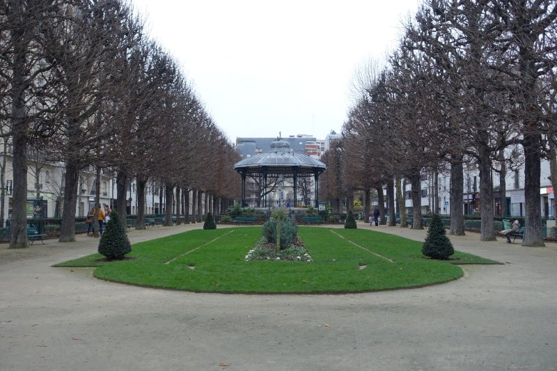 Place du Commerce and Skyline