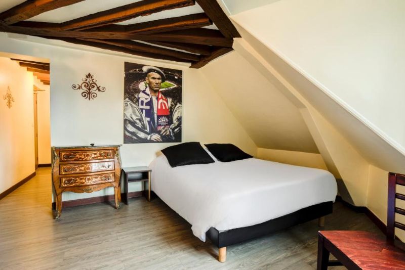 Private Room With One Bed at Absolute Paris Hostel