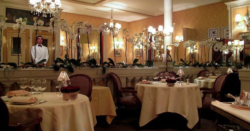 Restaurant Lasserre Luxurious Interior