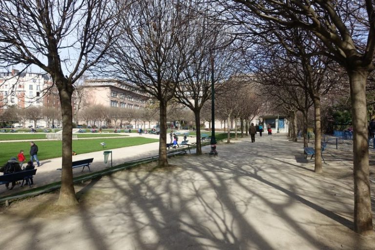 Square Saint Lambert Pathway