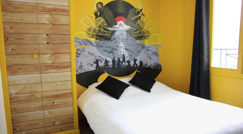 Urban Double Room with a bed and a wall art at Absolute Paris Hostel