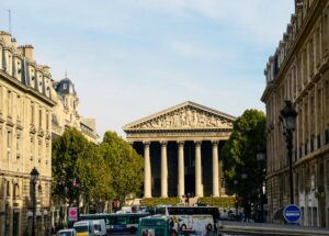 partial view of L'église de la Madeleine (Madeleine Church)