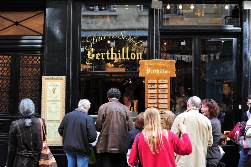 People standing outside Berthillon