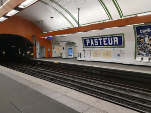 Édicule Guimard of the Pasteur station
