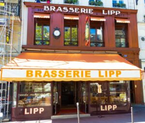 Front view of Brasserie lipp