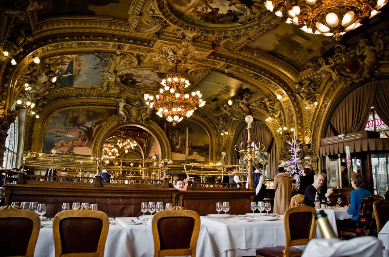 Le Train Bleu Interior