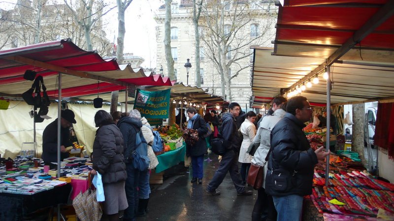 Vendors at Buyers at Marché Monge