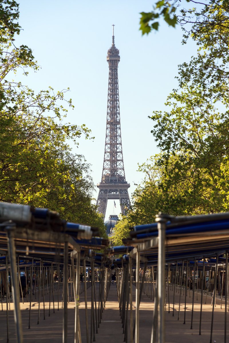 abstract view of the Eiffel tower seen from the Marche Saxe-Breteuil