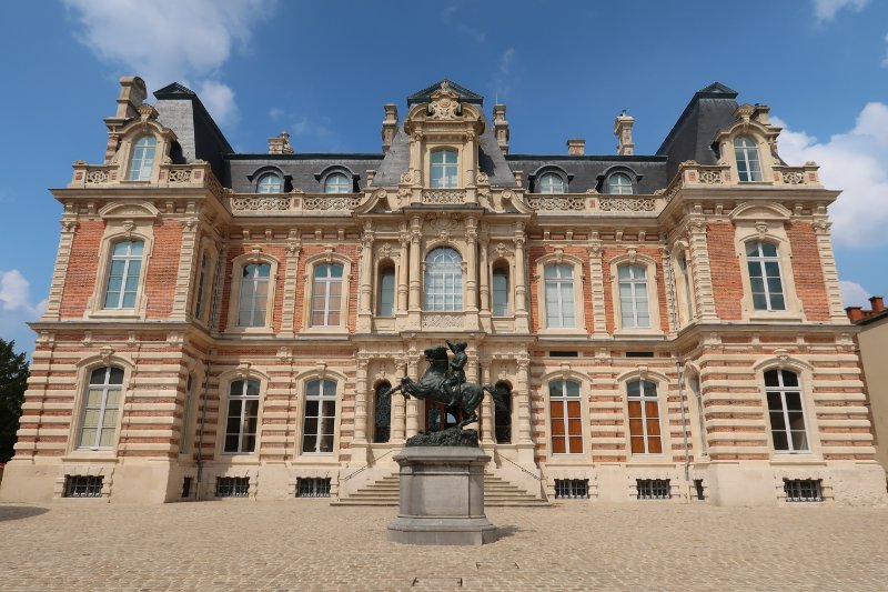 Front view of Musée du Vin
