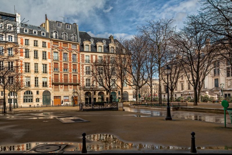 Empty Streets in Place Dauphine