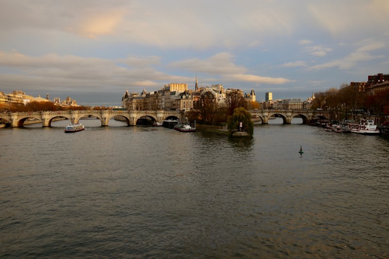 River and Pont Neuf Bridge in Paris