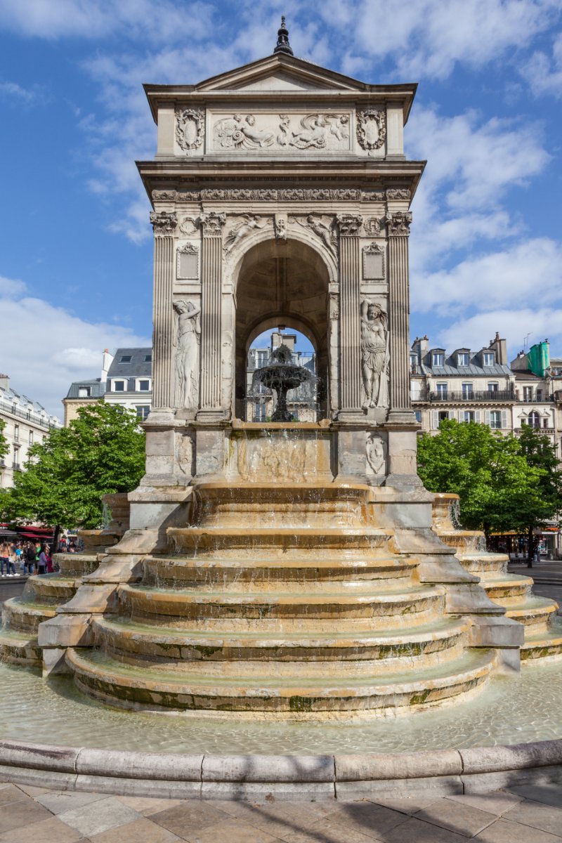 Fontaine des Innocents and Skyline