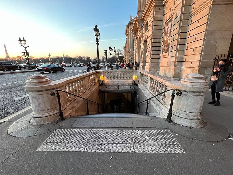 Stairs beside Place de la Concorde leading to the Concorde Metro station