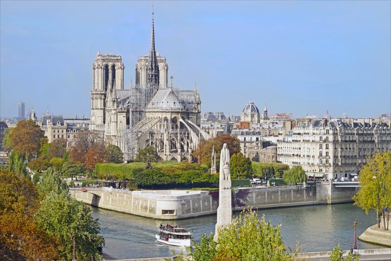 Le Pont de la Tournelle Statue of Sainte-Geneviève 