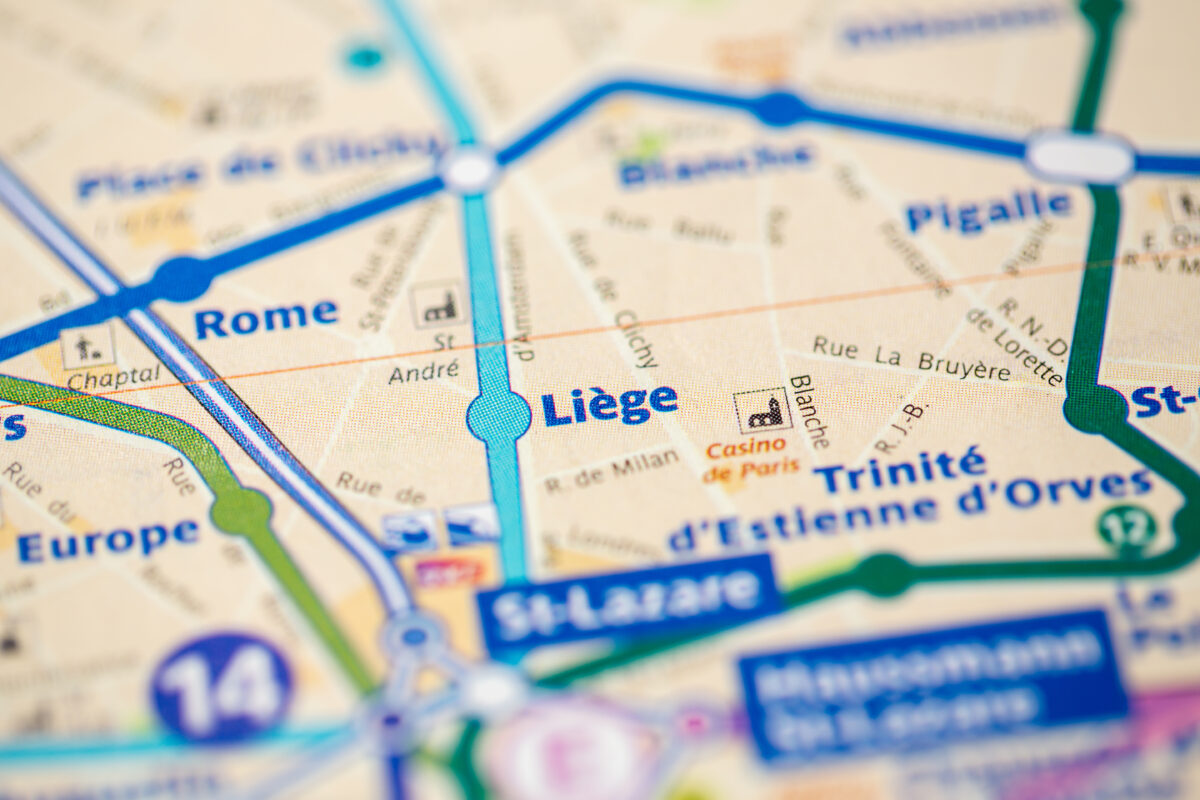 The journey between Liege and Paris covers approximately 189 miles (304 km).