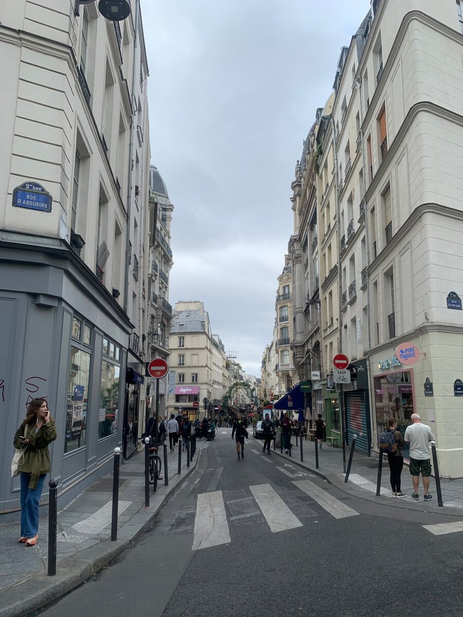 Rue Montorgueil is a charming pedestrian street situated primarily in the 2nd arrondissement of Paris, with a small portion extending into the 1st arrondissement.