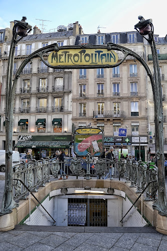 Édicule Guimard of the Place de Clichy station