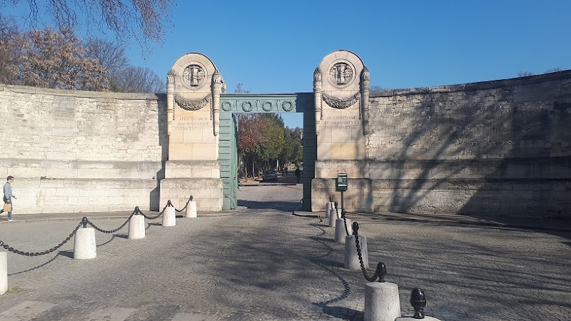 Main gate of the Cemetery Père-Lachaise
