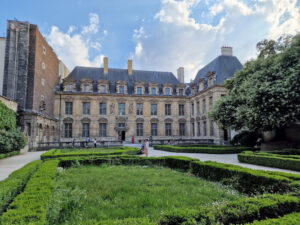 Hôtel de Sully