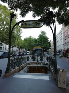 Édicule Guimard of the Alexandre Dumas station
