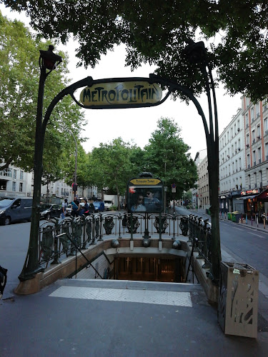 Édicule Guimard of the Alexandre Dumas station