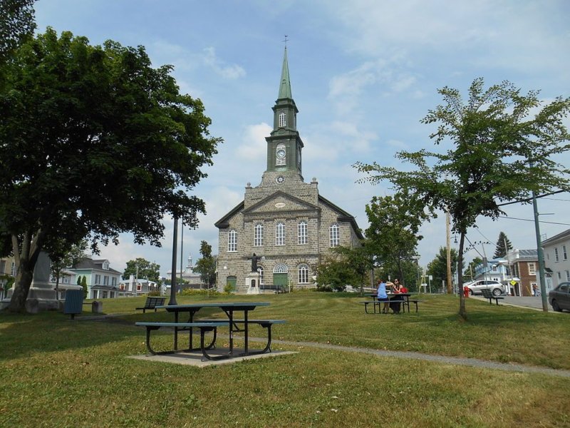 Front view of Notre Dame de la Victoire