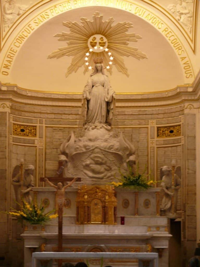 Chapelle Notre-Dame de la Médaille Miraculeuse Altar