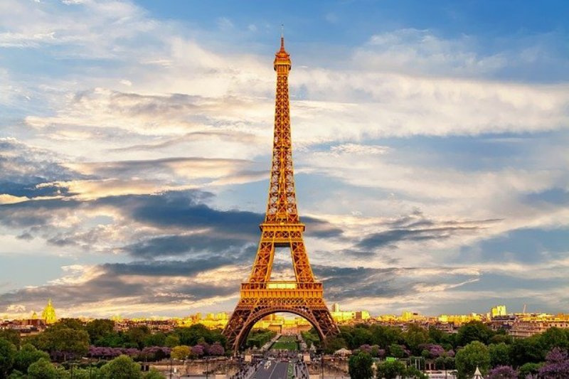 Eiffel Tower and Skyline