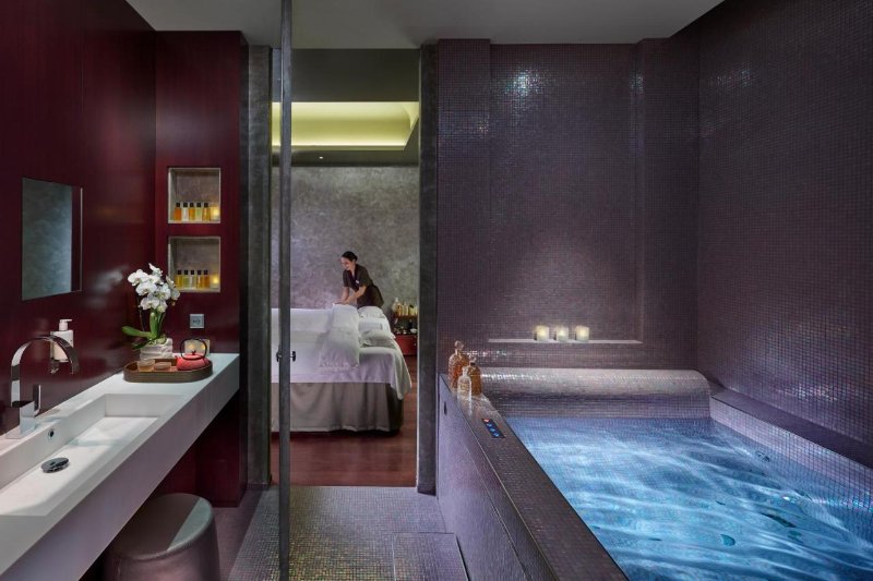 Guerlain Spa Suite Bathtub