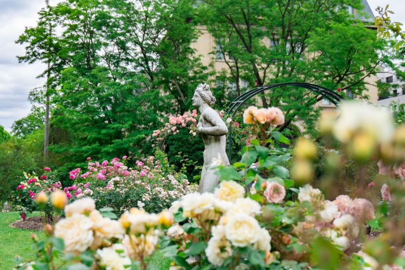 Jardin des Plantes Statue