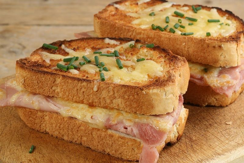 sandwich grilled with cheese and ham