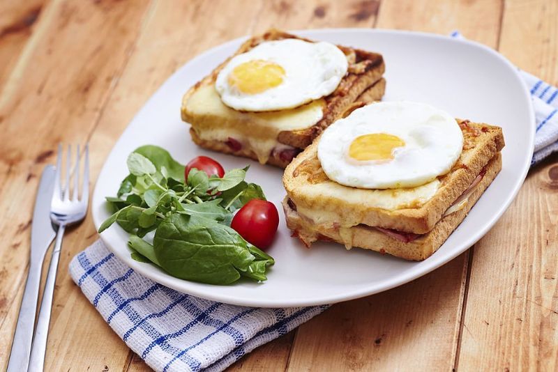 sandwiches with egg and spinach plus tomatoes