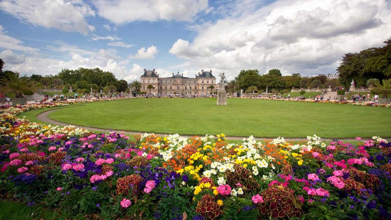 Musée Du Luxembourg Building and Garden