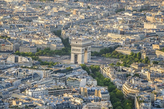 A visit to Paris wouldn’t be complete without a leisurely stroll down the famous Champs-Elysées.