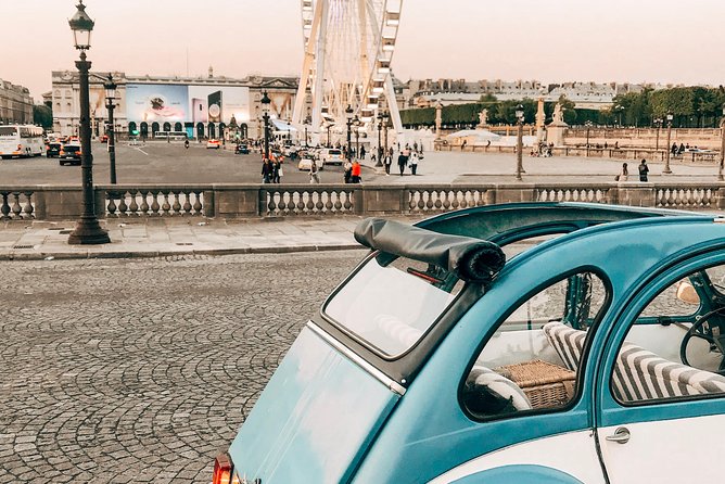 Classic Tour of Paris in 2CV CITROEN with a pleasant tour around the city.