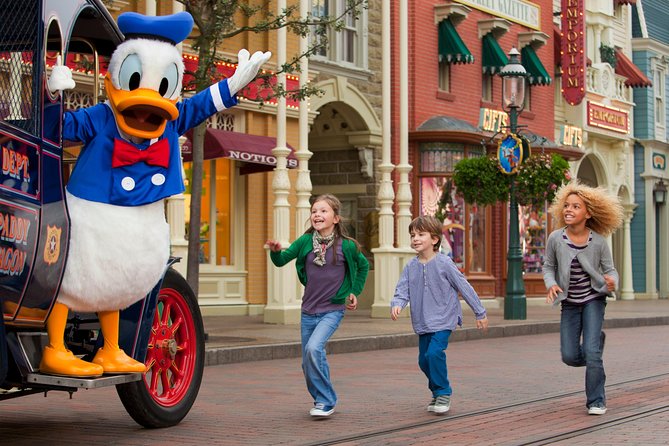 Disneyland® Paris 1 Day Ticket with Transport from Paris with children and Donald duck